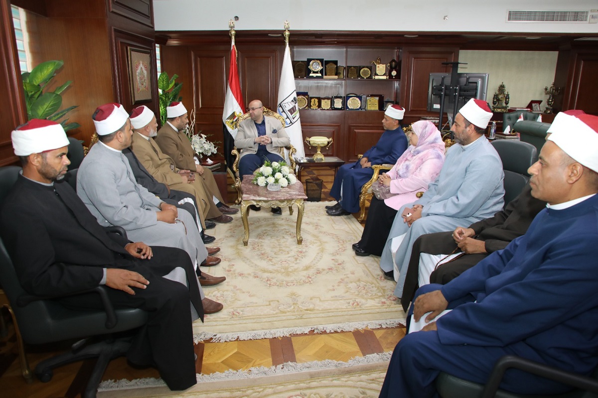 المحافظ يتابع سير العمل قافلة الأزهر الدعوية